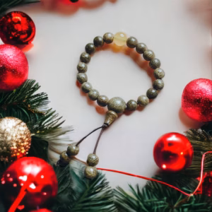 Vòng Tay Trầm Hương Tốc Thiên Nhiên Gắn Đá Phong Thủy Mệnh Kim Và Thổ Cho Bé - Thắng Giang