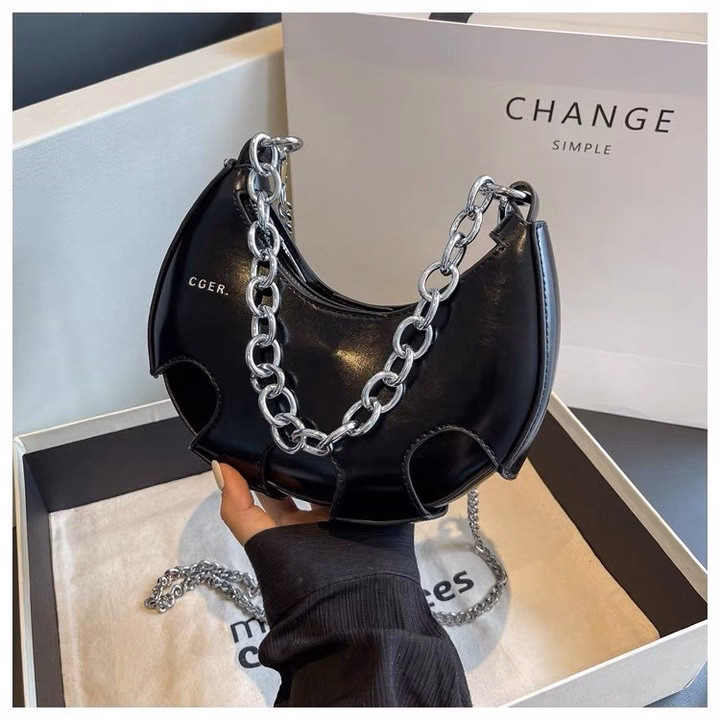 Túi Xách Nữ Dáng Bầu Da Pu Cao Cấp Phối Dây Xích Thời Trang Wh551 - Winnie House - Ảnh 2