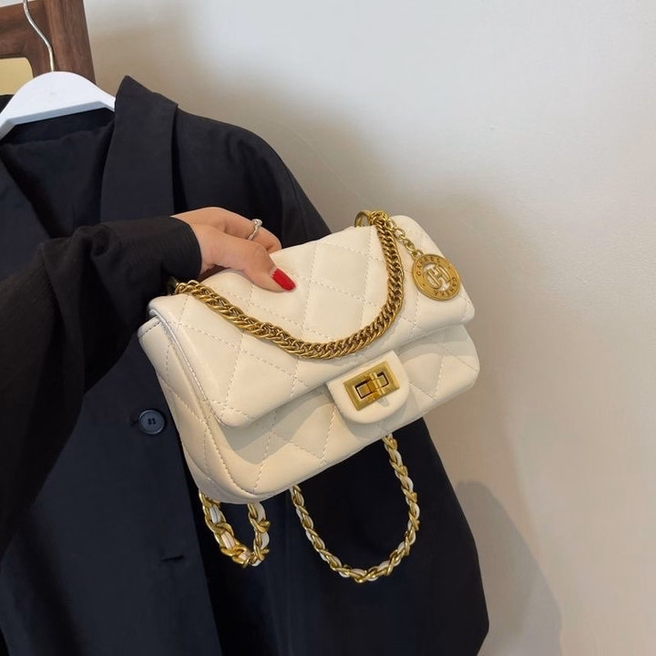 Túi Xách Nữ Da Pu Mềm Phối Xích Khóa Xoay Thiết Kế Ô Trầm Trám Thời Trang Wh577 - Winnie House - Ảnh 4