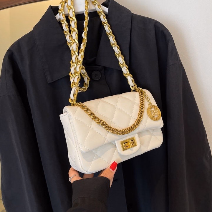 Túi Xách Nữ Da Pu Mềm Phối Xích Khóa Xoay Thiết Kế Ô Trầm Trám Thời Trang Wh577 - Winnie House - Ảnh 5