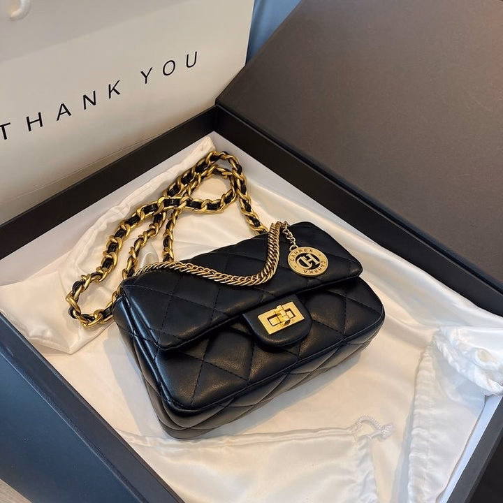 Túi Xách Nữ Da Pu Mềm Phối Xích Khóa Xoay Thiết Kế Ô Trầm Trám Thời Trang Pp577 - Pipi Store - Ảnh 9