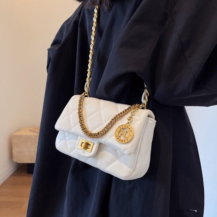 Túi Xách Nữ Da Pu Mềm Phối Xích Khóa Xoay Thiết Kế Ô Trầm Trám Thời Trang Pp577 - Pipi Store - Ảnh 12