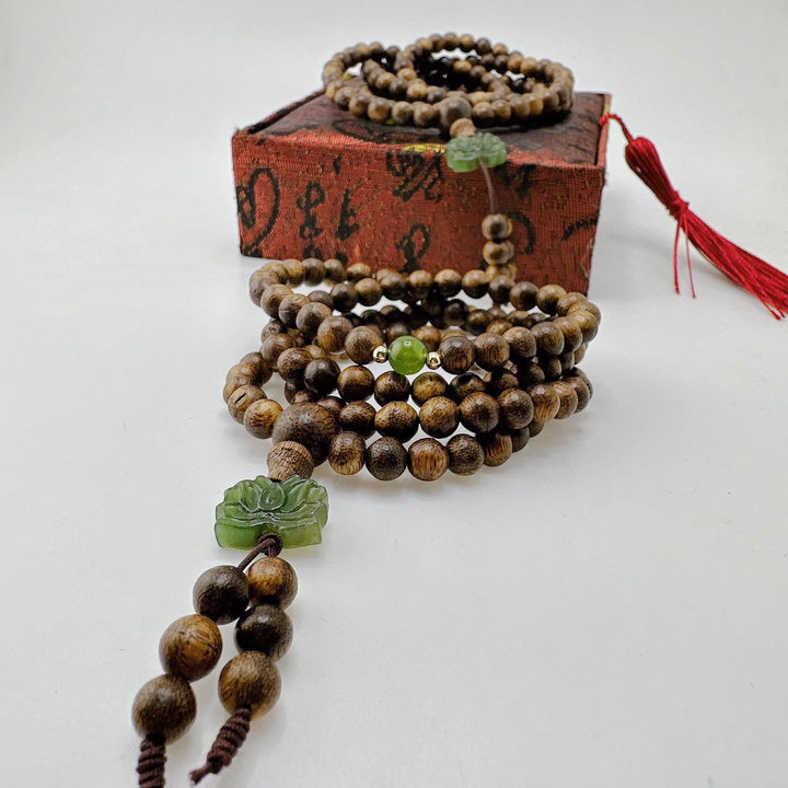 Vòng Tay Trầm Hương Tốc Thiên Nhiên Phối Charm Sen Ngọc Bích - Thắng Giang