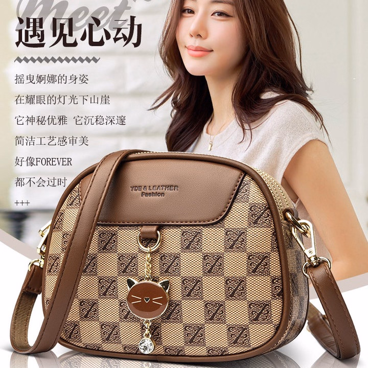 Túi Đeo Chéo, Đeo Vai Hình Cốp Tròn Họa Tiết Kèm Khóa Mèo Dễ Thương Wh618 - Winnie House - Ảnh 2