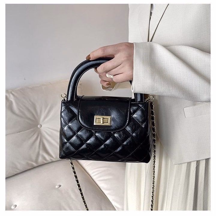 Túi Xách Nữ Đeo Chéo Cầm Tay Da Trần Trám Khóa Xoay Phối Xích Sang Trọng Pp631 - Pipi Store - Ảnh 9