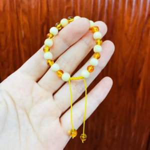 Vòng Tay Hổ Phách Thiên Nhiên Phối Dâu Tằm Cho Bé - Thắng Giang