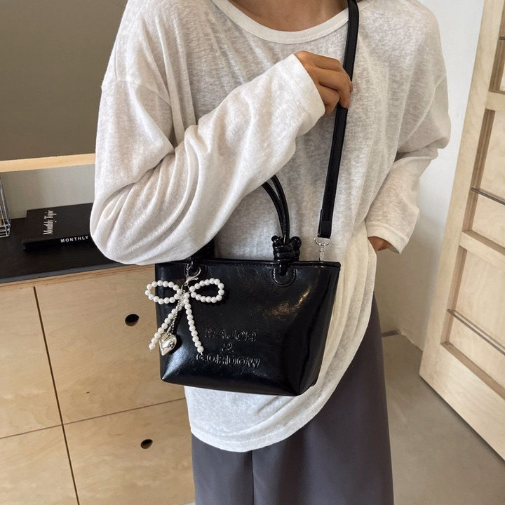 Túi Đeo Chéo Nữ, Đeo Vai Xách Tay Kèm Móc Charm Ngọc Thời Trang Larita Fashion 41 - Ảnh 9