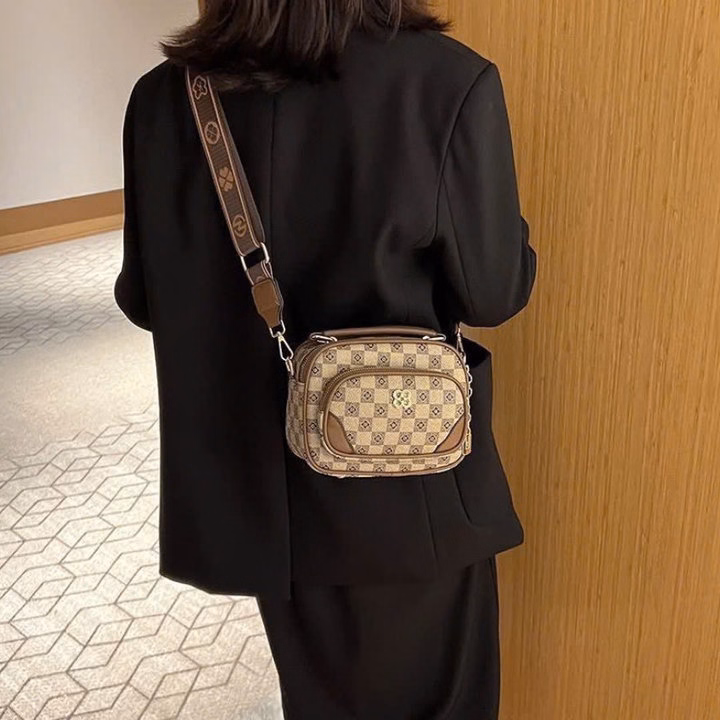 Túi Đeo Chéo Họa Tiết Kẻ Ô Đính Hoa Cúc Hot Trend Wh725, W455- Winnie House - Ảnh 9