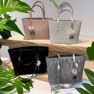 Túi Xách Da Nhung Kèm Móc Treo Quả Bông Sang Trọng Wh740 - Winnie House