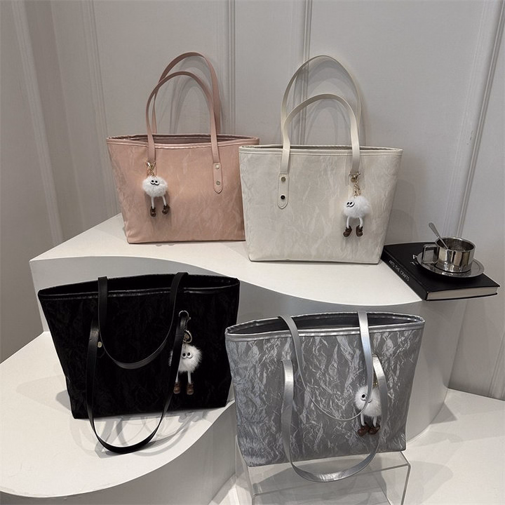 Túi Xách Da Nhung Kèm Móc Treo Quả Bông Sang Trọng Pp740 - Pipi Store - Ảnh 9