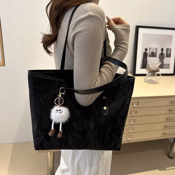 Túi Xách Da Nhung Kèm Móc Treo Quả Bông Sang Trọng Pp740 - Pipi Store - Ảnh 6