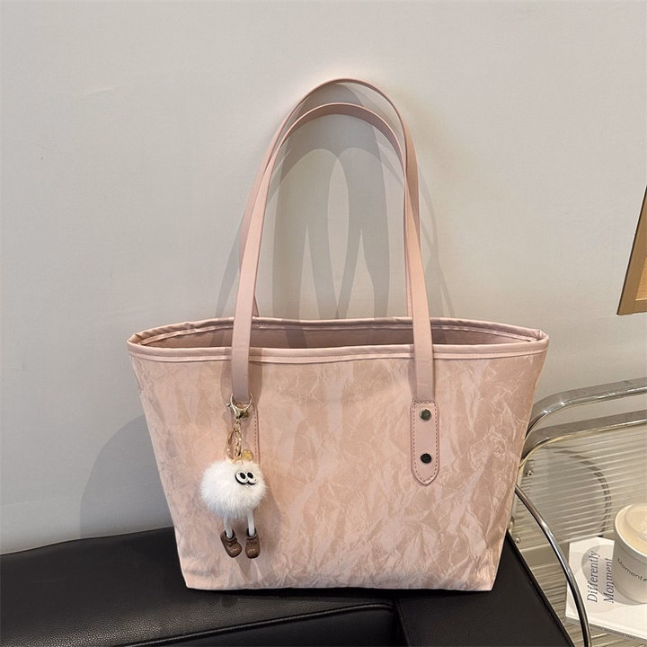 Túi Xách Da Nhung Kèm Móc Treo Quả Bông Sang Trọng Pp740 - Pipi Store - Ảnh 4