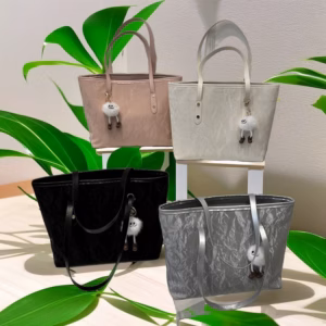 Túi Xách Da Nhung Kèm Móc Treo Quả Bông Sang Trọng Pp740 - Pipi Store