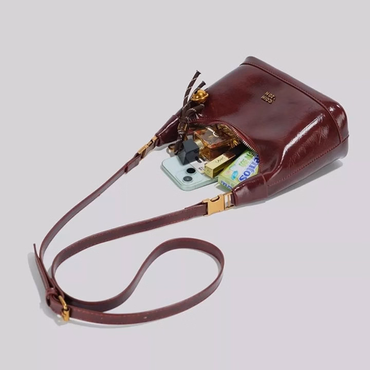 Túi Xách Nữ Dáng Bầu Kèm Chuông – Đẳng Cấp Sang Trọng, Cầm Là Thích, Đeo Là Mê Wh760 - Winnie House - Ảnh 4