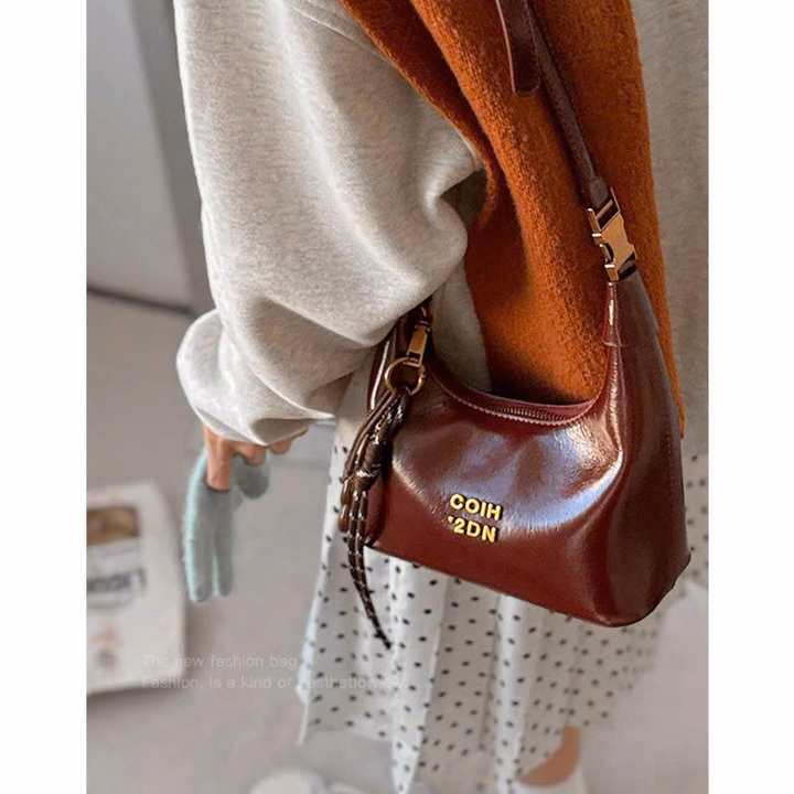 Túi Xách Nữ Dáng Bầu Kèm Chuông – Đẳng Cấp Sang Trọng, Cầm Là Thích, Đeo Là Mê Wh760 - Winnie House - Ảnh 9