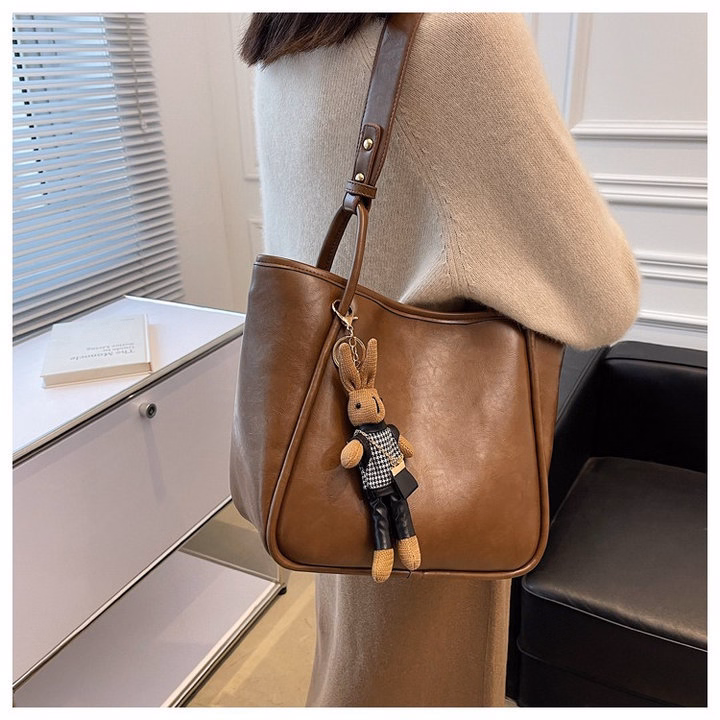 Túi Tote Da Mềm Kèm Móc Gấu, Đi Làm Đi Chơi Đều Chất Wh785 - Winnie House - Ảnh 14