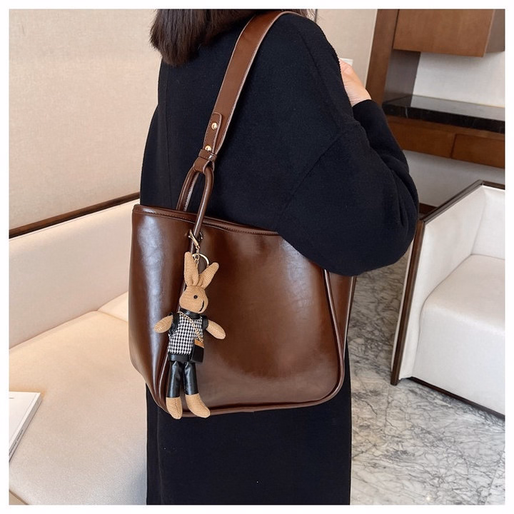 Túi Tote Da Mềm Kèm Móc Gấu, Đi Làm Đi Chơi Đều Chất Pp785 - Pipi Store - Ảnh 9