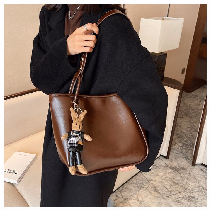 Túi Tote Da Mềm Kèm Móc Gấu, Đi Làm Đi Chơi Đều Chất Pp785 - Pipi Store - Ảnh 13