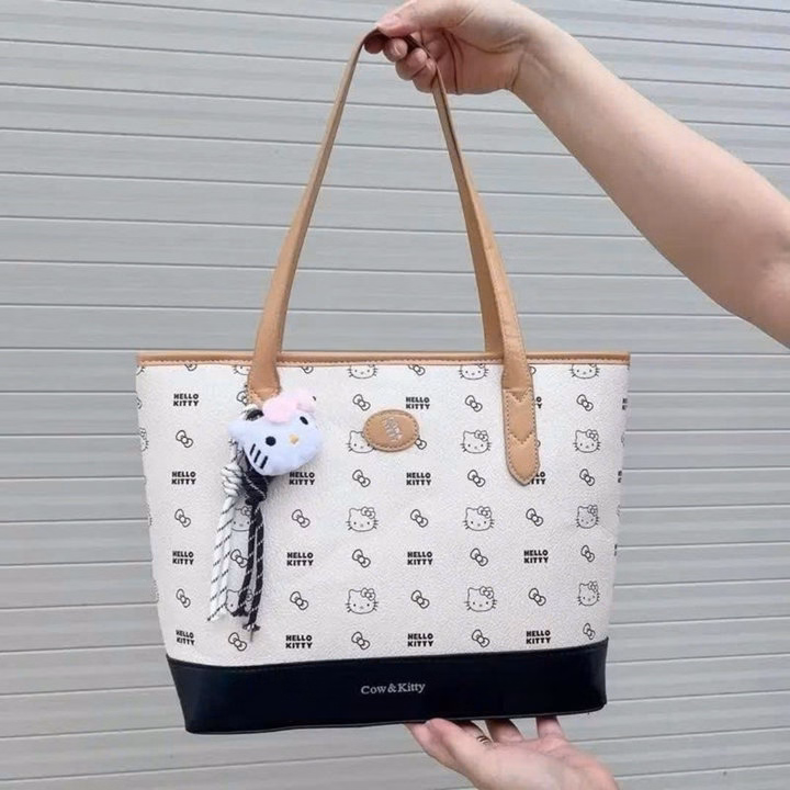 Túi Xách Nữ Kẹp Nách Hello Kitty Cực Xinh – Tặng Móc Khóa Mèo W762 - Winnie House - Ảnh 3