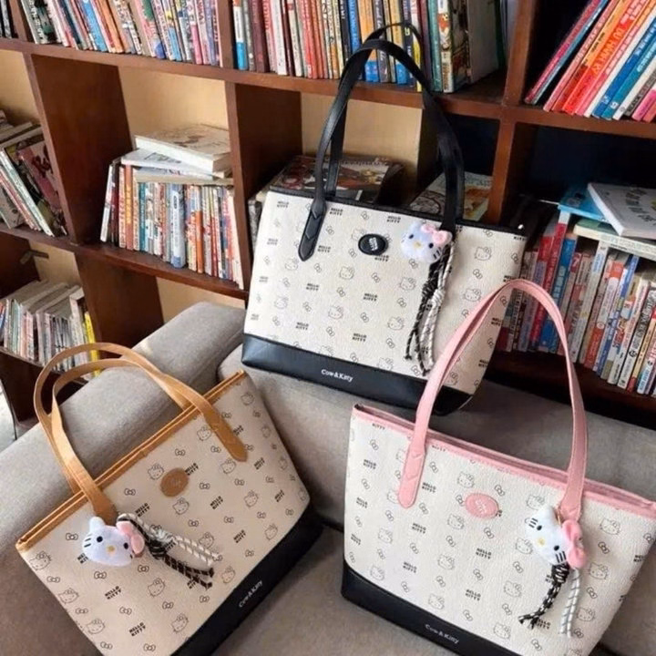 Túi Xách Nữ Kẹp Nách Hello Kitty Cực Xinh – Tặng Móc Khóa Mèo W762 - Winnie House - Ảnh 5