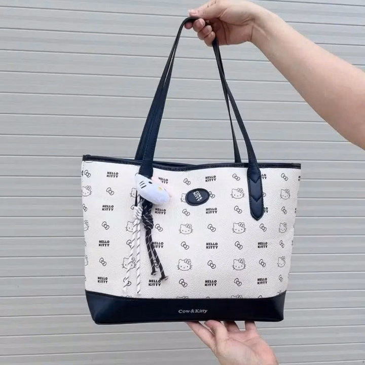 Túi Xách Nữ Kẹp Nách Hello Kitty Cực Xinh – Tặng Móc Khóa Mèo W762 - Pipi Store - Ảnh 3
