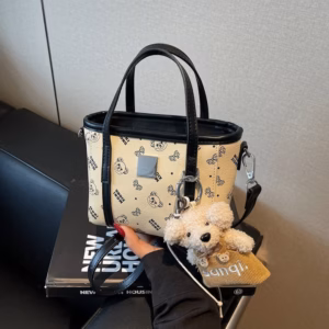 Túi Xách Nữ Kẹp Nách Đeo Chéo Họa Tiết Gấu Siêu Dễ Thương W745 - Winnie House