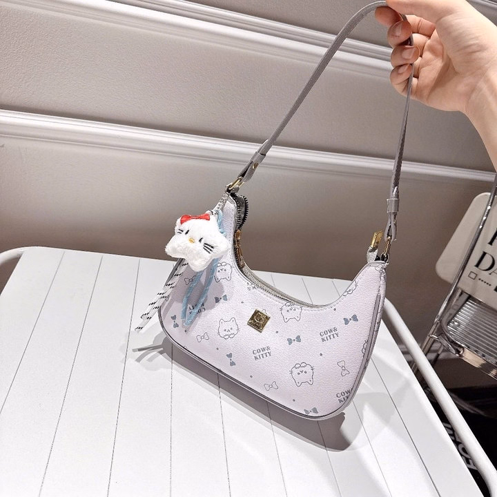 Túi Xách Nữ Dáng Thuyền Kèm Móc Khóa Sao Cực Đáng Yêu W727 - Winnie House - Ảnh 10