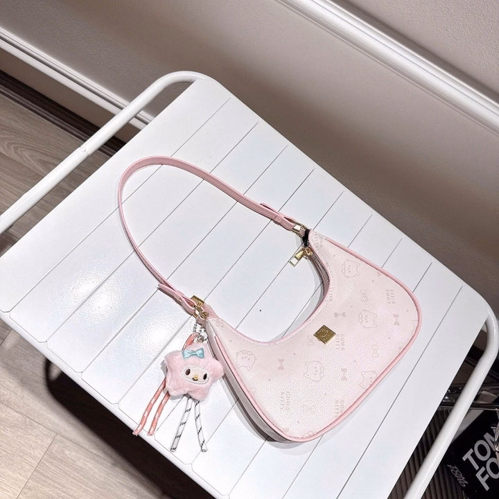 Túi Xách Nữ Dáng Thuyền Kèm Móc Khóa Sao Cực Đáng Yêu W727 - Winnie House - Ảnh 8