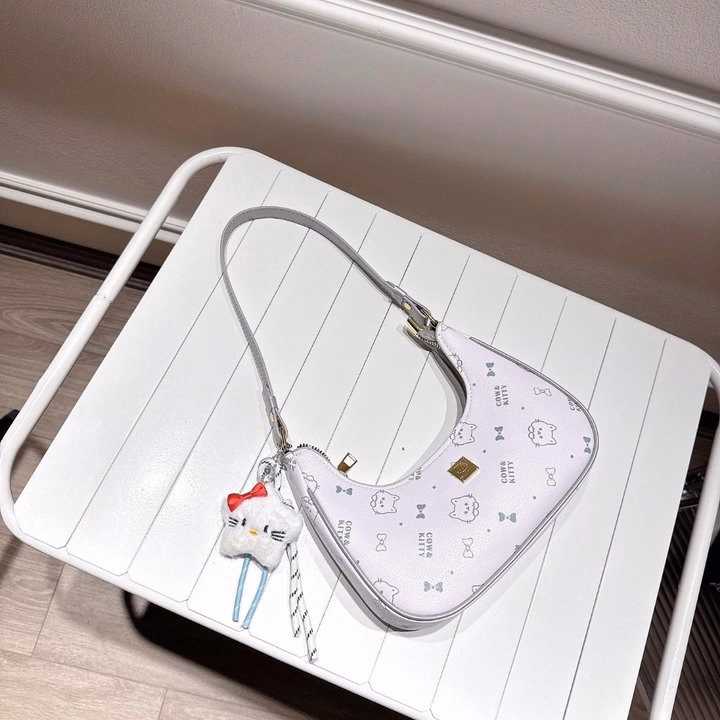 Túi Xách Nữ Dáng Thuyền Kèm Móc Khóa Sao Cực Đáng Yêu W727 - Winnie House - Ảnh 9