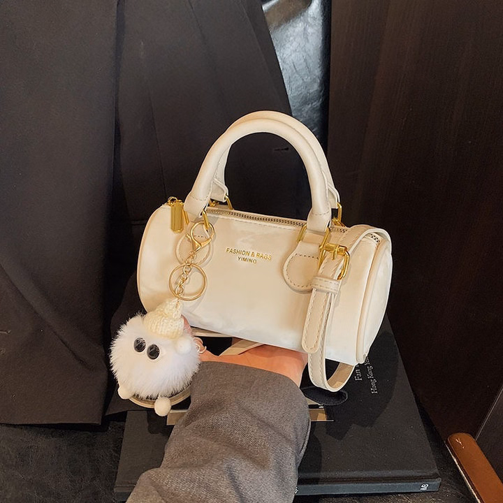 Túi Xách Nữ Vân Bóng Tặng Charm Gấu Siêu Đáng Yêu W720 - Winnie House - Ảnh 7