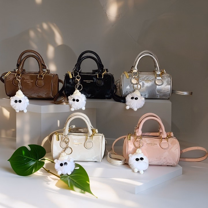Túi Xách Nữ Vân Bóng Tặng Charm Gấu Siêu Đáng Yêu W720 - Winnie House