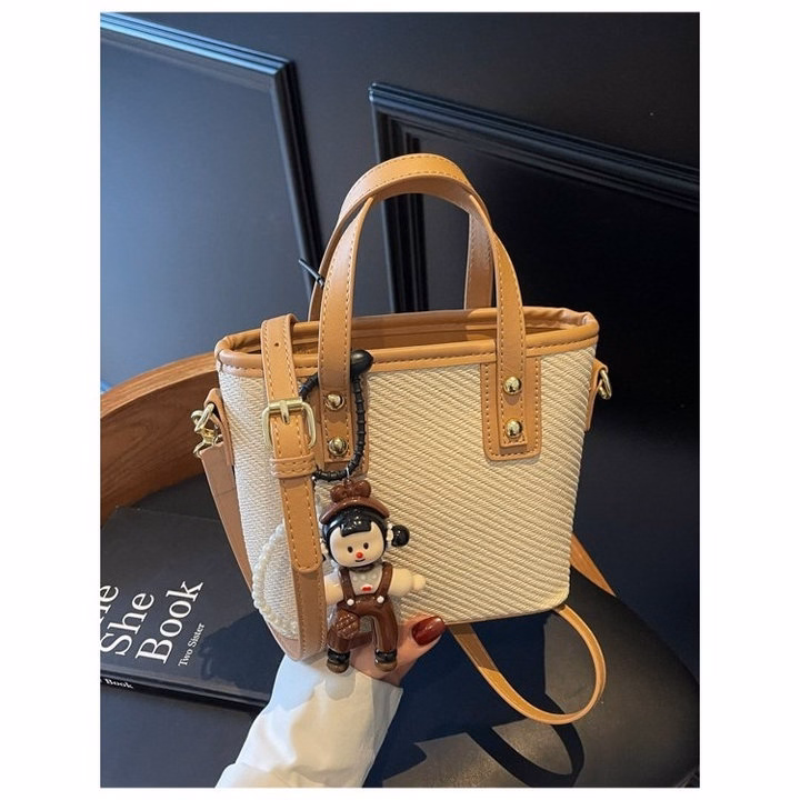 Túi Xách Nữ Vân Chéo Tặng Kèm Charm Gấu Xinh Xắn W713 - Winnie House - Ảnh 10