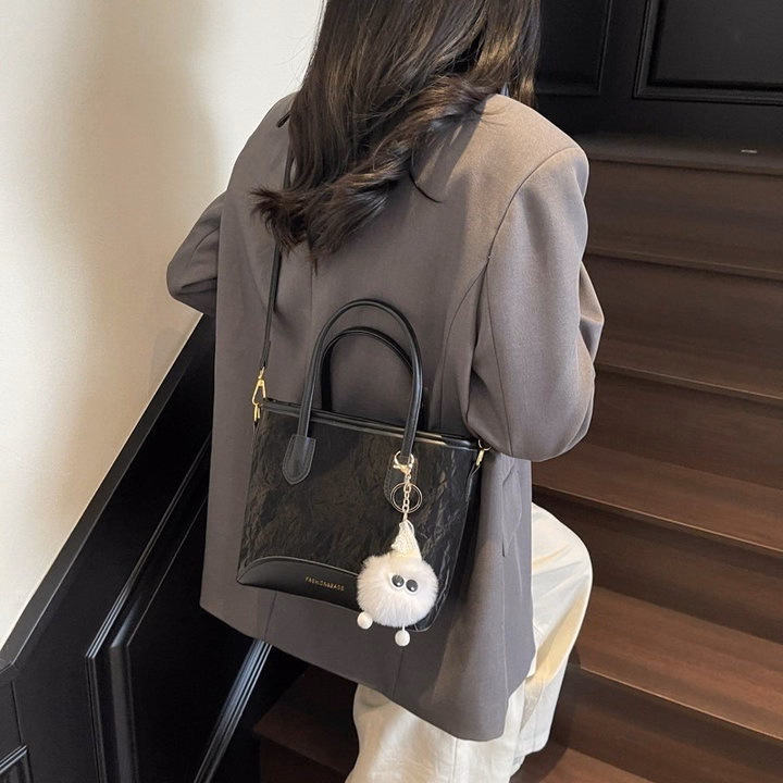 Túi Xách Nữ Da Nhung Tặng Kèm Charm Gấu Cute W712 - Winnie House - Ảnh 7