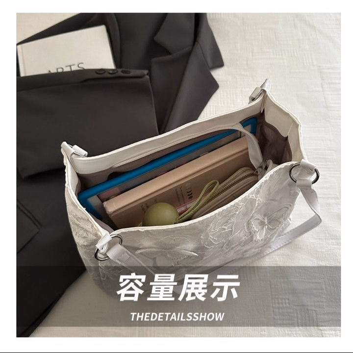 Túi Xách Nữ Họa Tiết Bướm, Nhẹ Nhàng, Duyên Dáng, Dễ Phối Đồ W710 - Winnie House - Ảnh 8