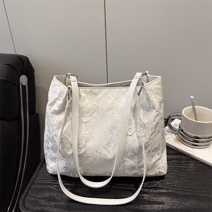 Túi Xách Nữ Họa Tiết Bướm, Nhẹ Nhàng, Duyên Dáng, Dễ Phối Đồ W710 - Winnie House - Ảnh 11