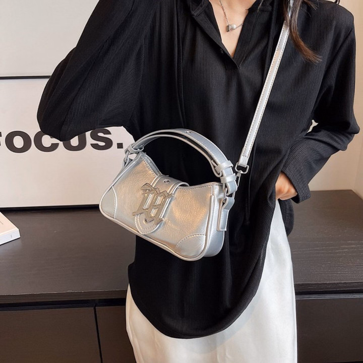 Túi Xách Nữ Kẹp Nách Chữ M – Nhỏ Gọn Mà Sang Trọng W247 - Winnie House - Ảnh 5