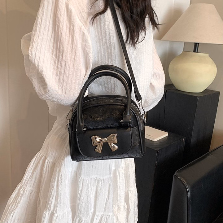 Túi Xách Nữ Kẹp Nách Đeo Chéo Dáng Bầu Đính Nơ Bạc Sang Xịn Mịn W462 - Winnie House - Ảnh 8