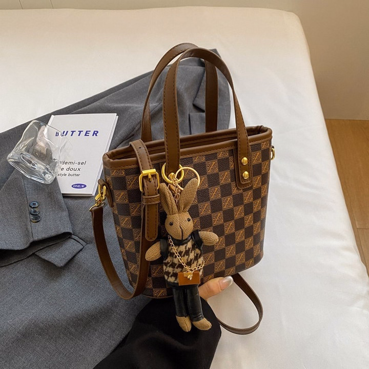 Túi Xách Nữ Kẻ Ô Tặng Thỏ Bông, Phong Cách Cô Nàng Hiện Đại W524 - Winnie House - Ảnh 4