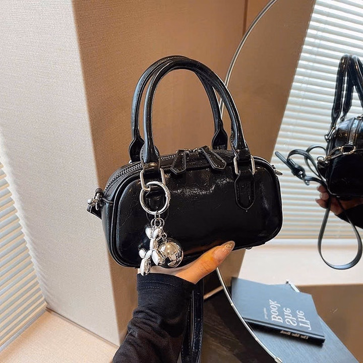 Túi Đeo Chéo Da Trơn Kèm Móc Khóa – Thanh Lịch Mọi Phong Cách W562 - Ư· - Ảnh 5