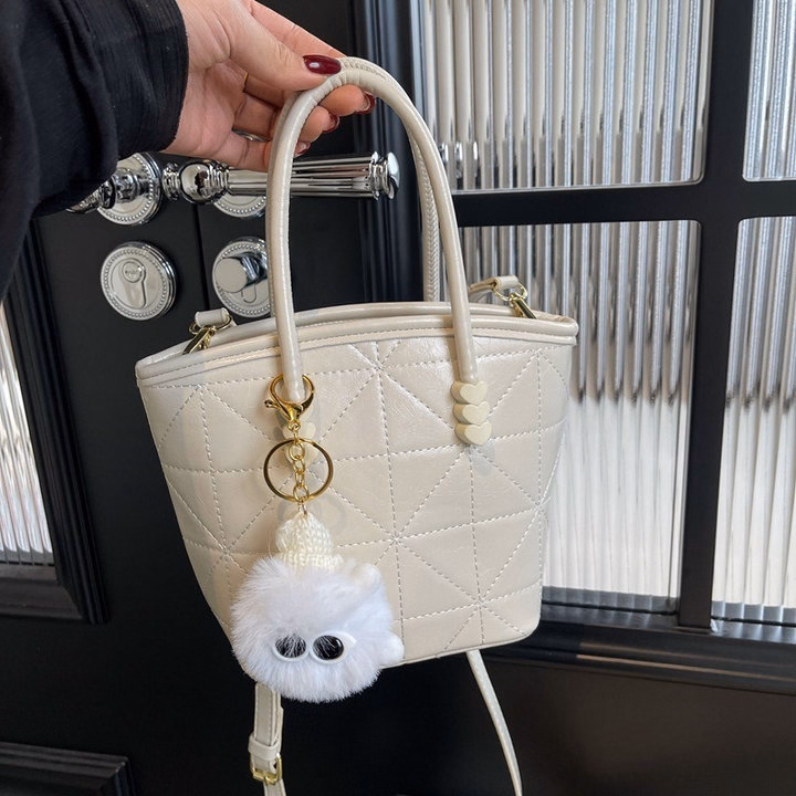 Túi Đeo Chéo Kèm Gấu Bông – Xinh Hết Nấc W568 - Winnie House - Ảnh 11