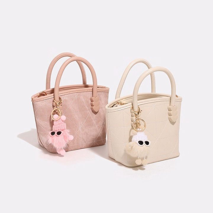 Túi Đeo Chéo Kèm Gấu Bông – Xinh Hết Nấc W568 - Winnie House - Ảnh 6