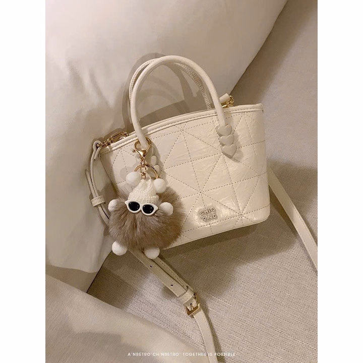 Túi Đeo Chéo Kèm Gấu Bông – Xinh Hết Nấc W568 - Winnie House - Ảnh 2