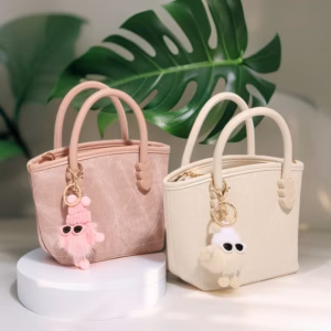 Túi Đeo Chéo Kèm Gấu Bông – Xinh Hết Nấc W568 - Winnie House