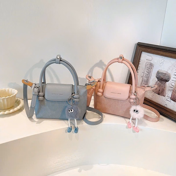 Túi Xách Nữ W579 – Da Loang Cực Xinh Kèm Quả Bông - Winnie House - Ảnh 5