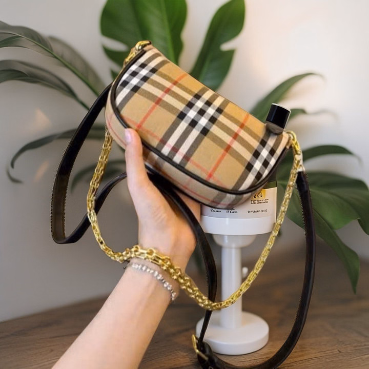 Túi Kẹp Nách Đeo Chéo Họa Tiết Kẻ Vừa Điện Thoại W590 – Trendy Và Thanh Lịch - Winnie House