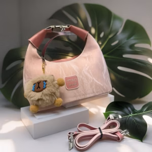 Túi Đeo Chéo Da Nhung W617 – Dáng Thuyền Nhỏ Xinh Tặng Kèm Gấu Bông Dễ Thương - Winnie House