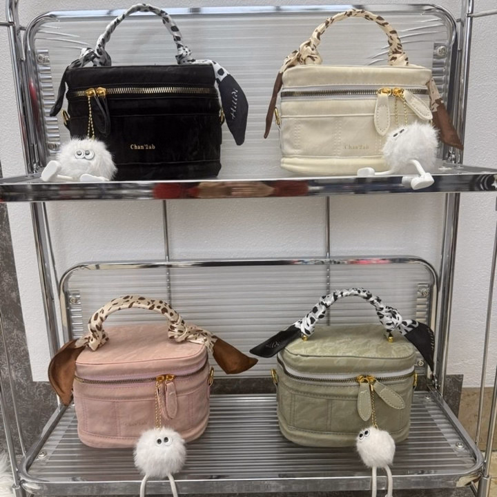 Túi Xách Nữ Dáng Hộp Da Nhung Tặng Kèm Móc Treo W636 - Winnie House - Ảnh 10