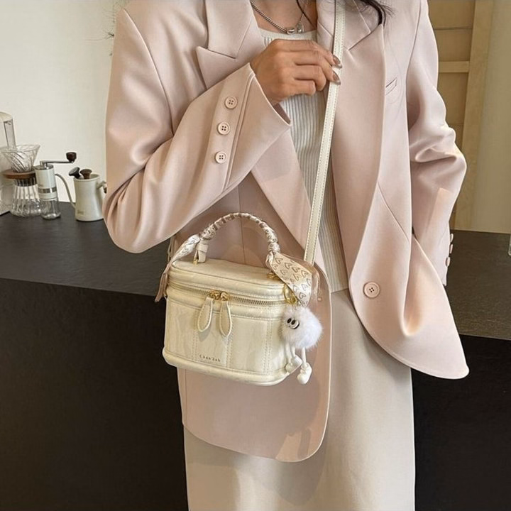 Túi Xách Nữ Dáng Hộp Da Nhung Tặng Kèm Móc Treo W636 - Winnie House - Ảnh 12