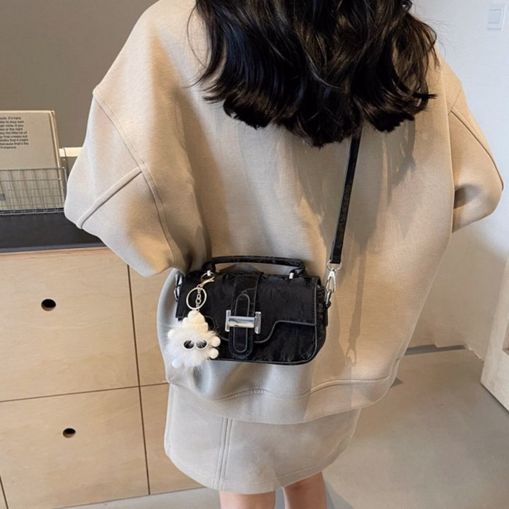 Túi Xách Nữ Khóa H Da Nhung Sang Chảnh Tặng Móc Treo Bông Xinh W654 - Winnie House - Ảnh 9