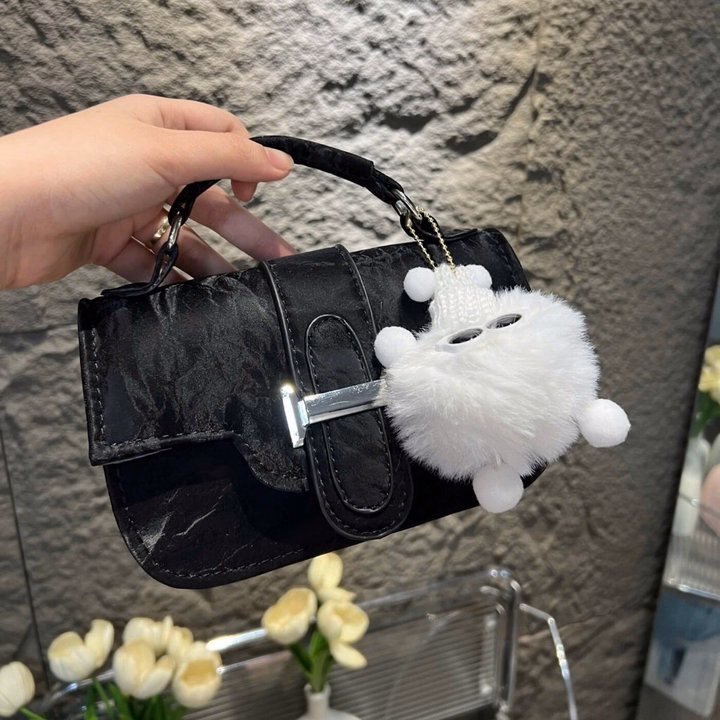 Túi Xách Nữ Khóa H Da Nhung Sang Chảnh Tặng Móc Treo Bông Xinh W654 - Winnie House - Ảnh 4